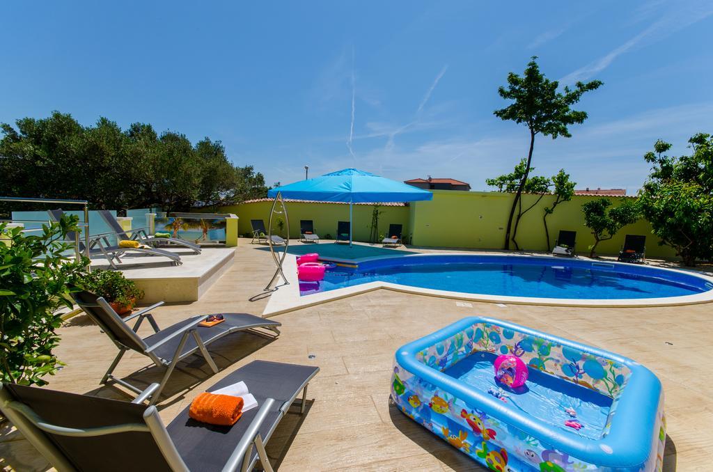 טרוגיר Apartments Petra מראה חיצוני תמונה